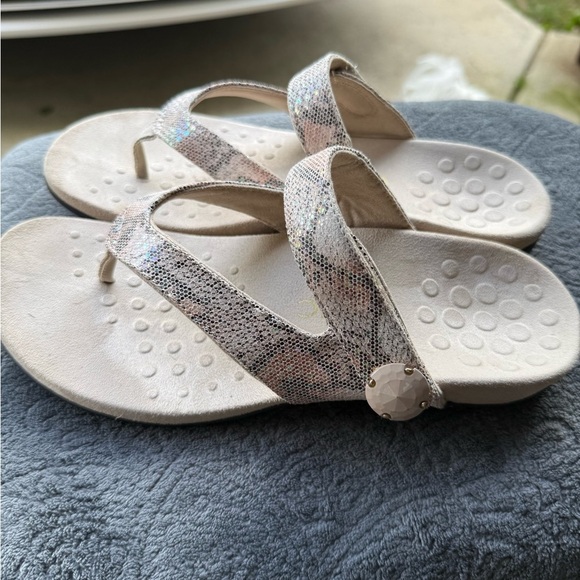 Vionic Cocoa Natural Snake Womens Sandal SZ 8. - Picture 2 of 7